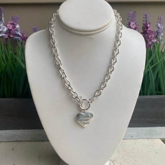 WHITE HEART NECKLACE - Picture 2 of 4